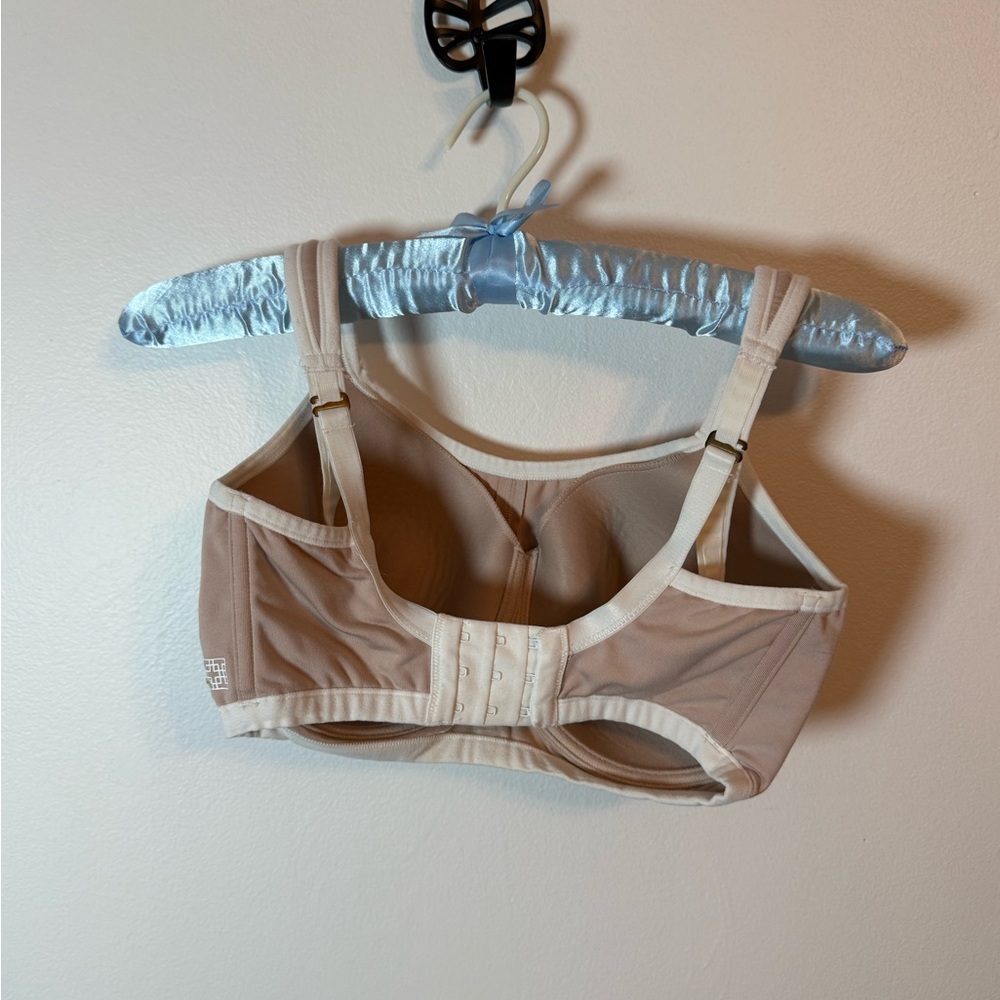 Natori Cream Bra - Picture 2 of 5